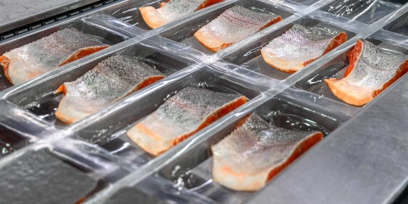 Memaksimalkan Kesegaran Makanan Laut: Kekuatan Kemasan Vacuum Thermoforming